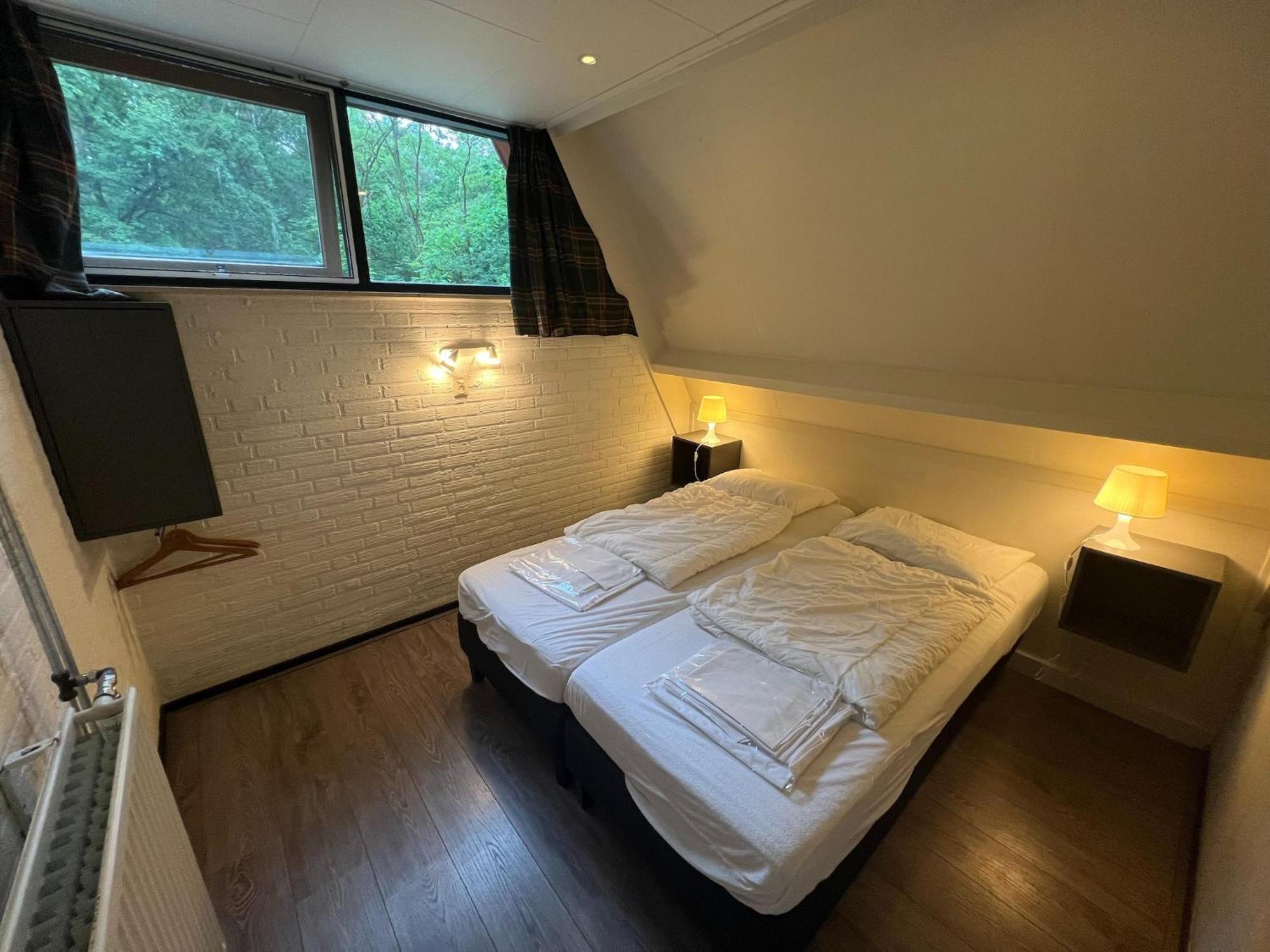 Modern Holiday Home In Stramproy In The Forest Zewnętrze zdjęcie